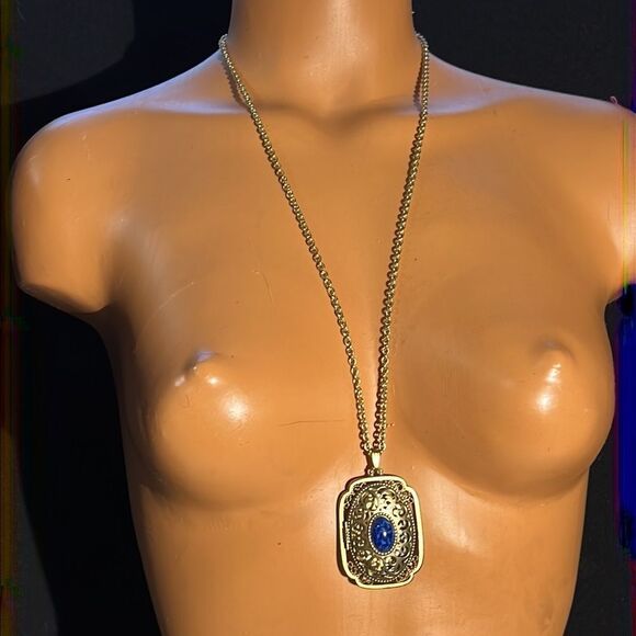 Vintage 1973 Avon Filigree Picture Locket Necklace Blue Lapis - Picture 3 of 12